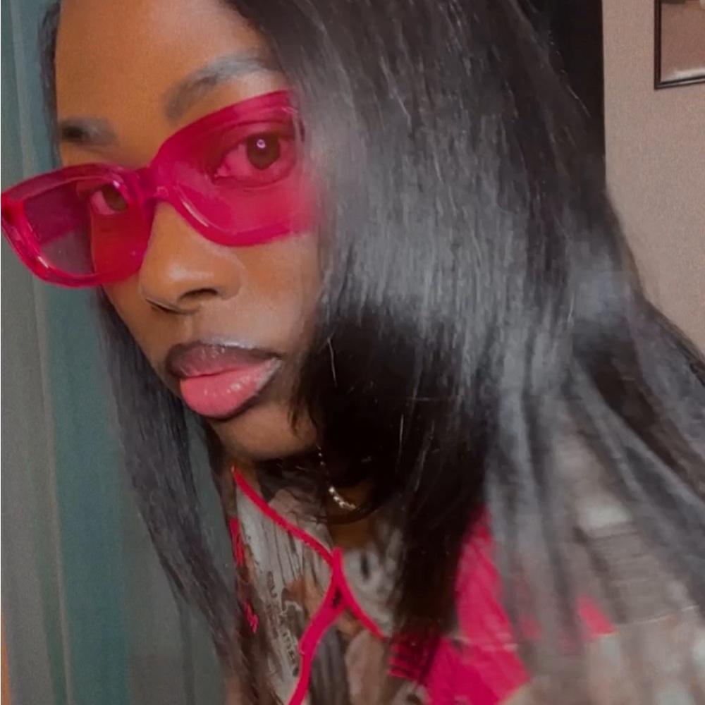 Meet your Posher, Damika